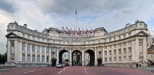 Government seeks buyer for London&#039;s Admiralty Arch