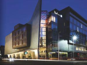 Glasgow&#039;s Radisson Blu Hotel falls into administration