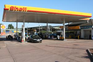 Shell UK agrees garage sales