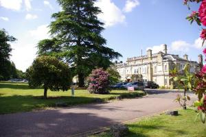 Chilworth Manor Hotel sold &#039;minutes&#039; before entering administration
