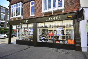 Jones Bootmaker ‘on brink’ of administration