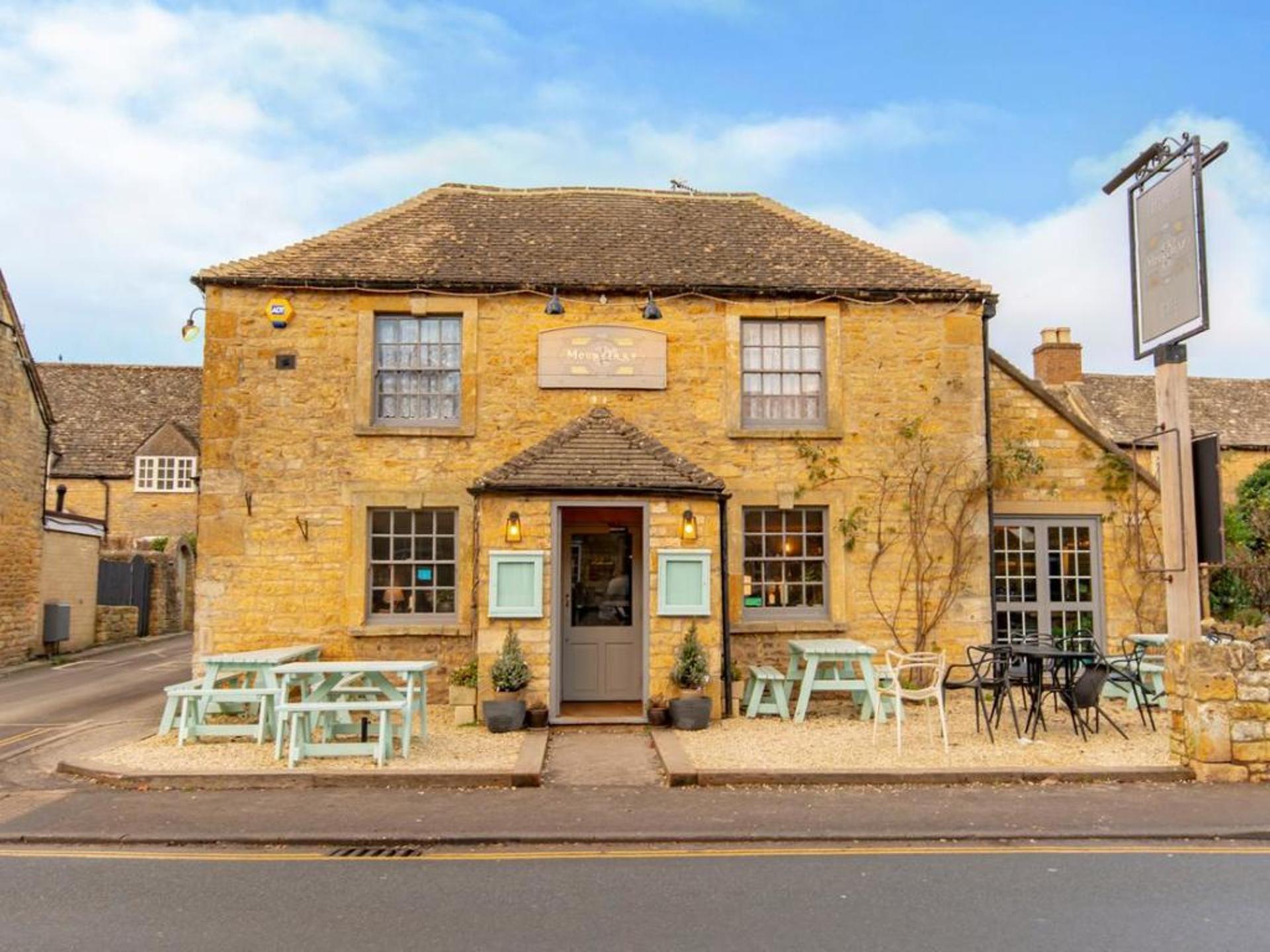 Cotswolds pub in prime tourist town comes to market for £1.3m