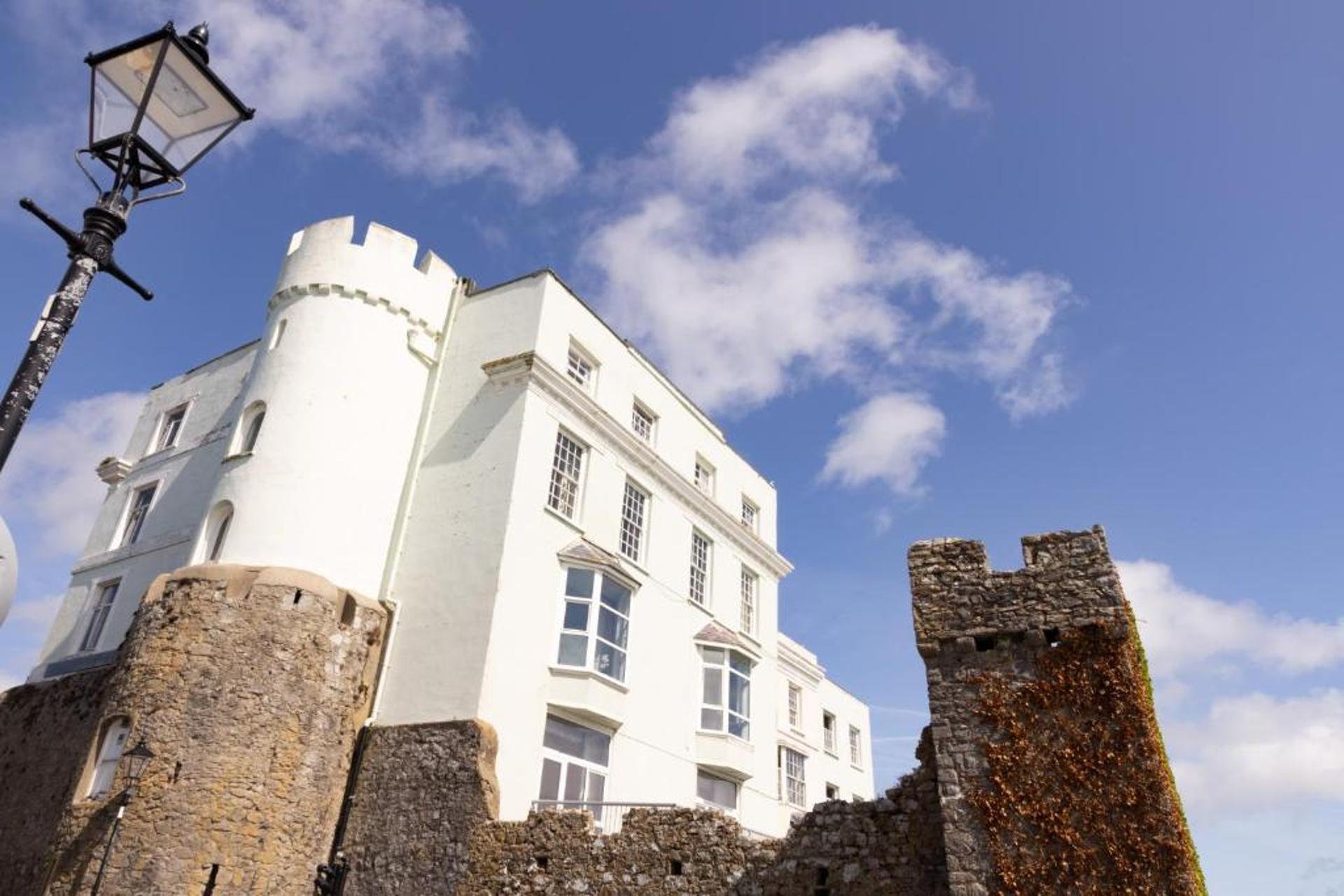 Tenby&rsquo;s Imperial Hotel sold to new owner 