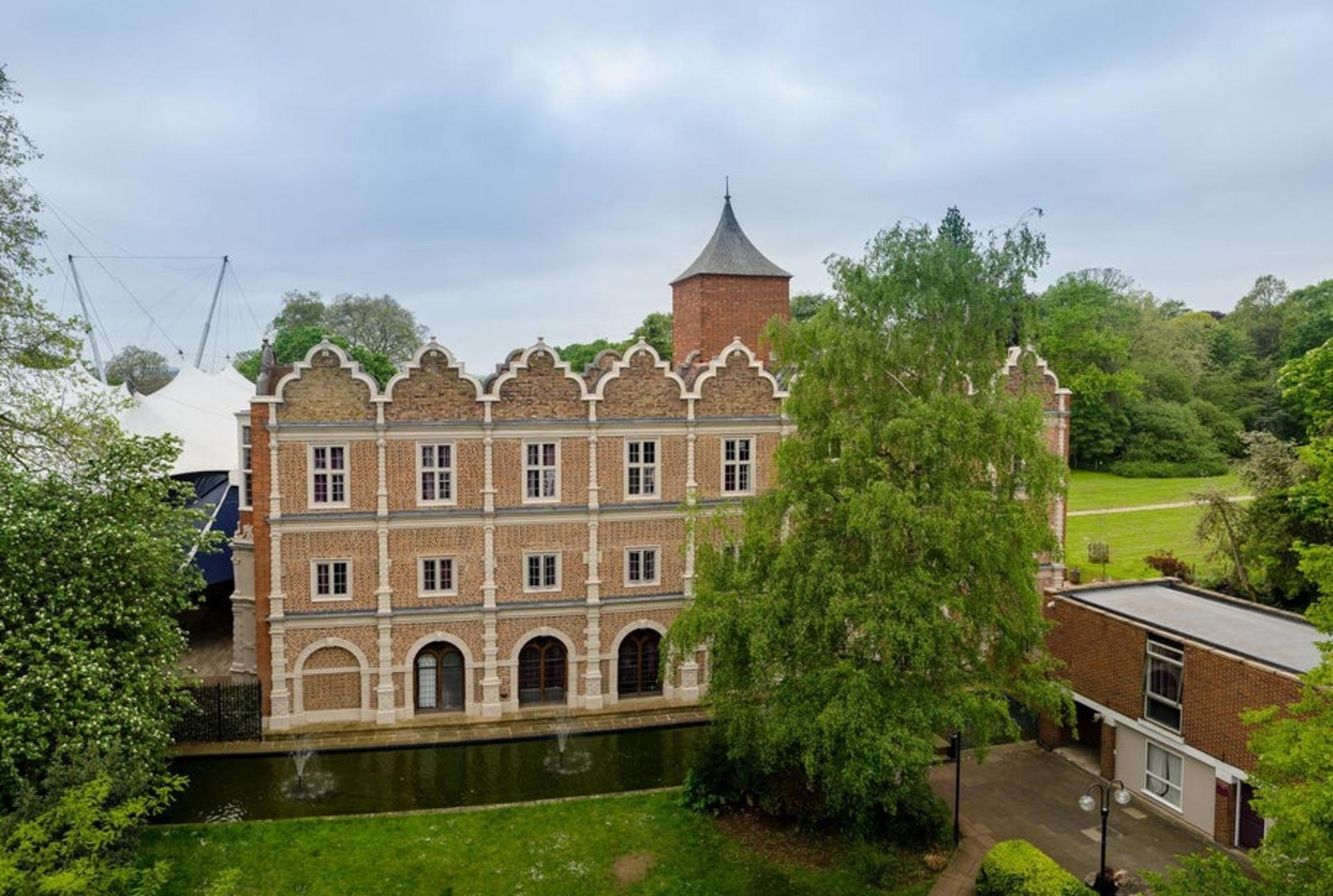 Holland Park hostel up for sale for £3 million+