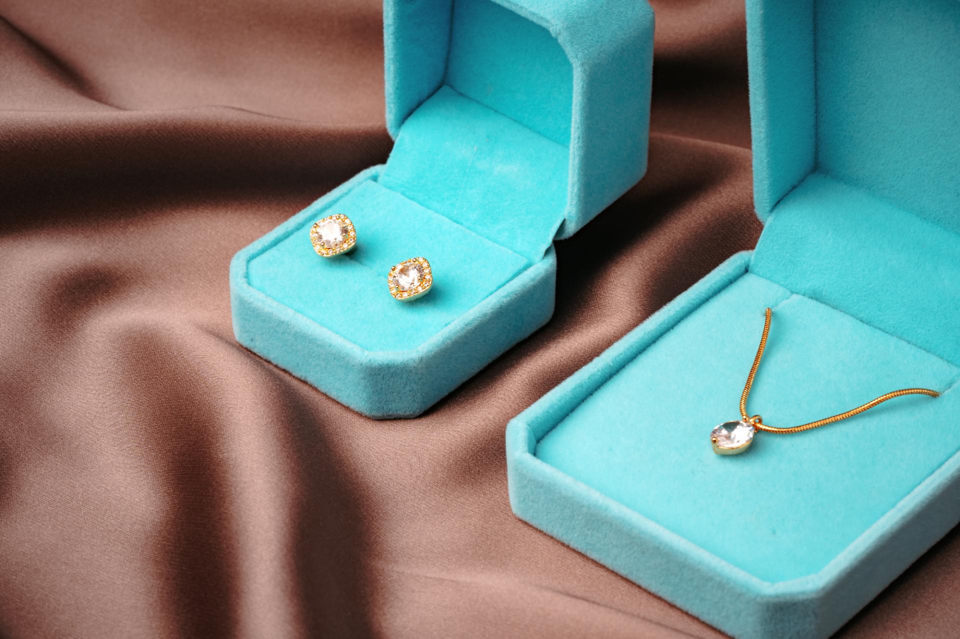 Online jewellery group rescued in pre-pack deal